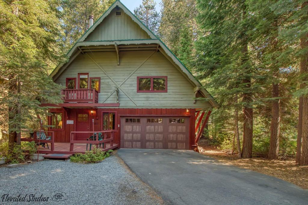 Donner Lake west end home 3 bed, 2 bath PET FRIENDLY DLR122, Truckee