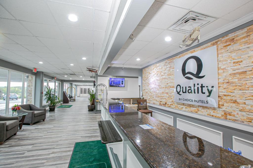 Quality Inn Dayton Airport TV 또는 엔터테인먼트 센터