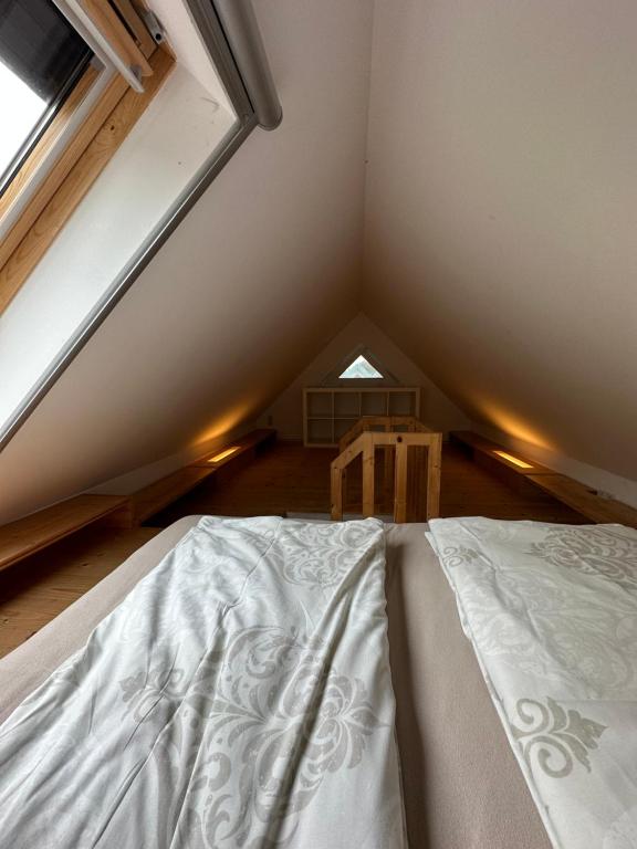 Postel nebo postele na pokoji v ubytování Haus am See