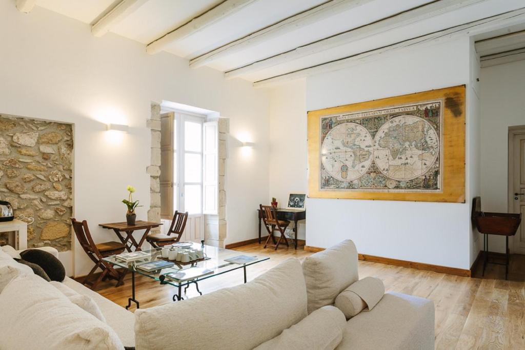 a living room with a couch and a table at B&B Palazzo Del Sale in Siracusa