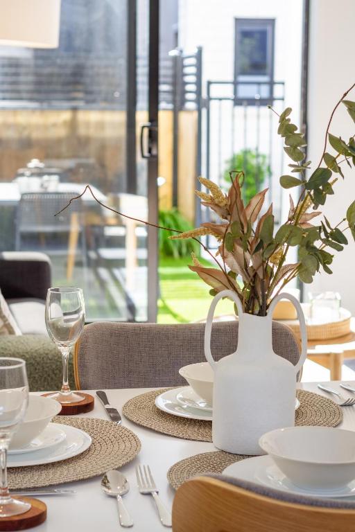 Modern Townhouse Cashel Street 2 bed 2 bath - Resim 14