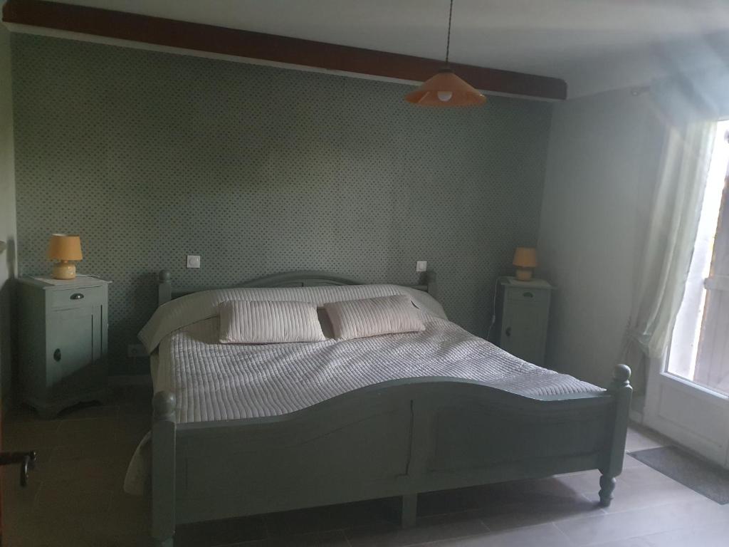 Łóżko lub łóżka w pokoju w obiekcie Villa au coeur des vignes