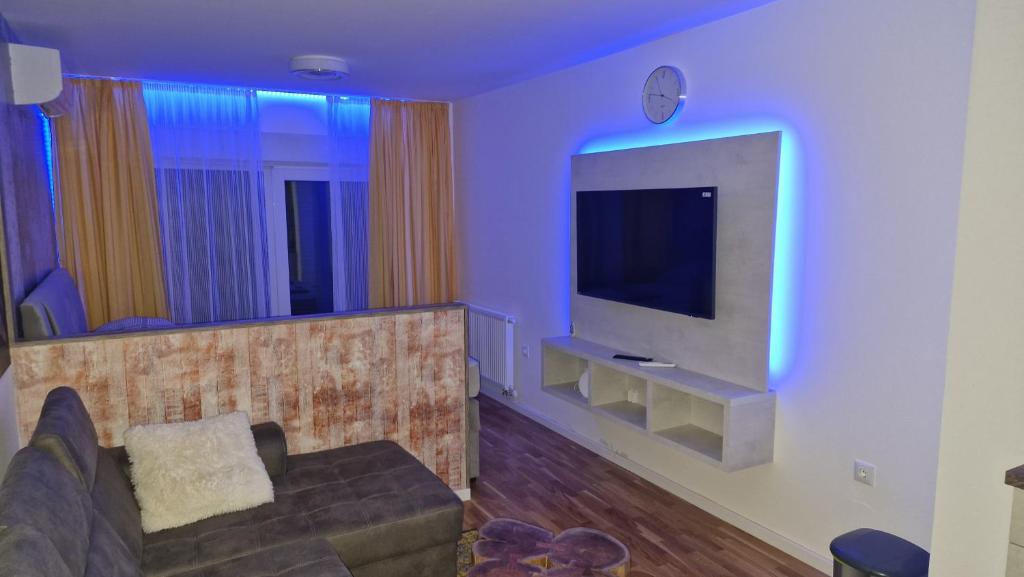 TV a/nebo společenská místnost v ubytování XYZ-Osijek