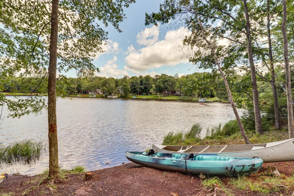 PetFriendly Pocono Lake Home with Family Amenities!, Pocono Lake