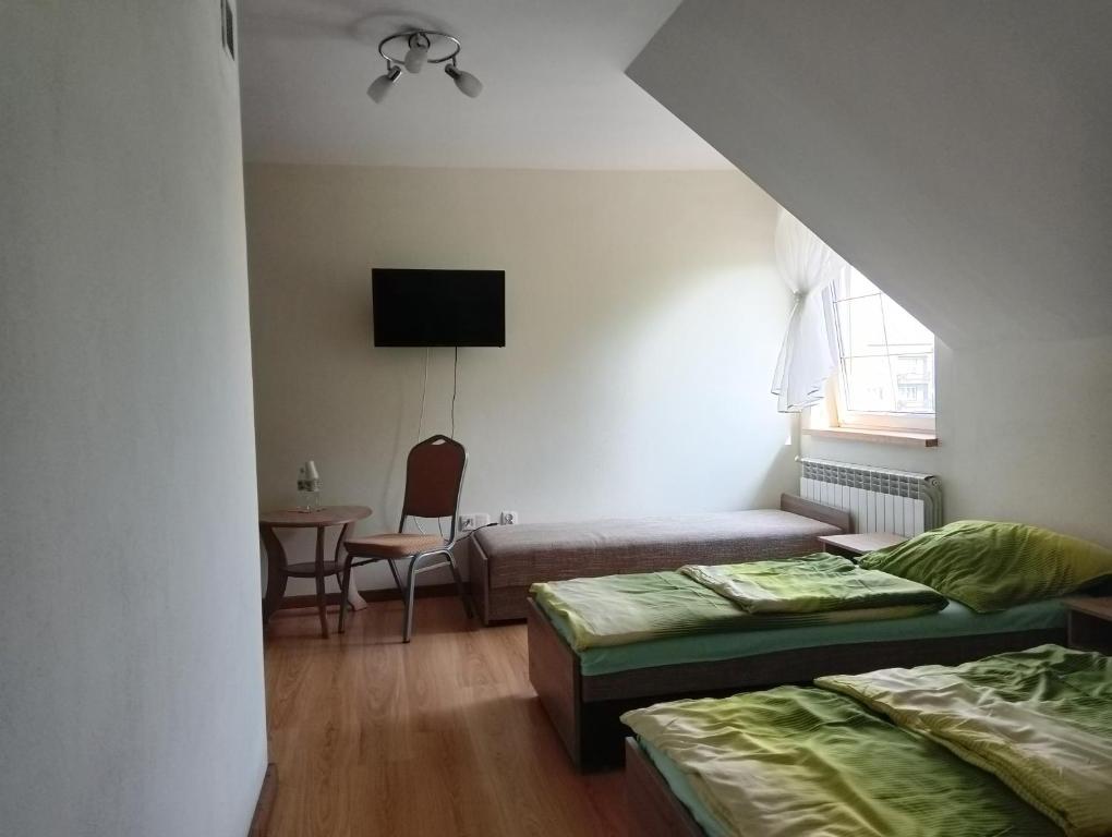 Hotel Romantyczny - Habitación Triple Con Baño Privado