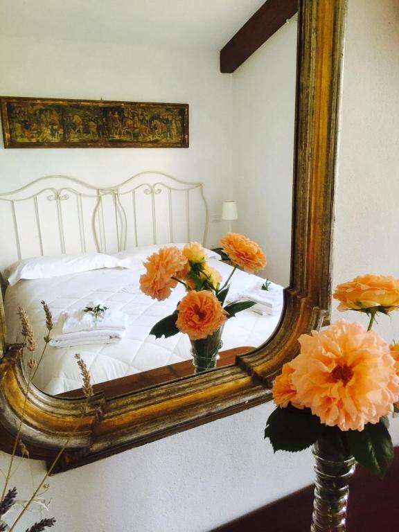 A bed or beds in a room at Rosso Del Chianti