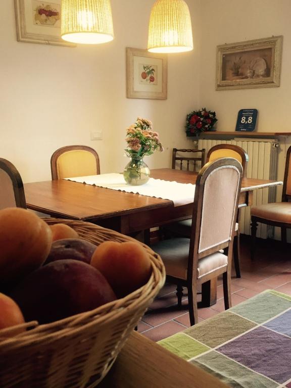 A seating area at Rosso Del Chianti