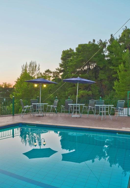 Bazén v ubytování Aegeon Hotel nebo v jeho okolí