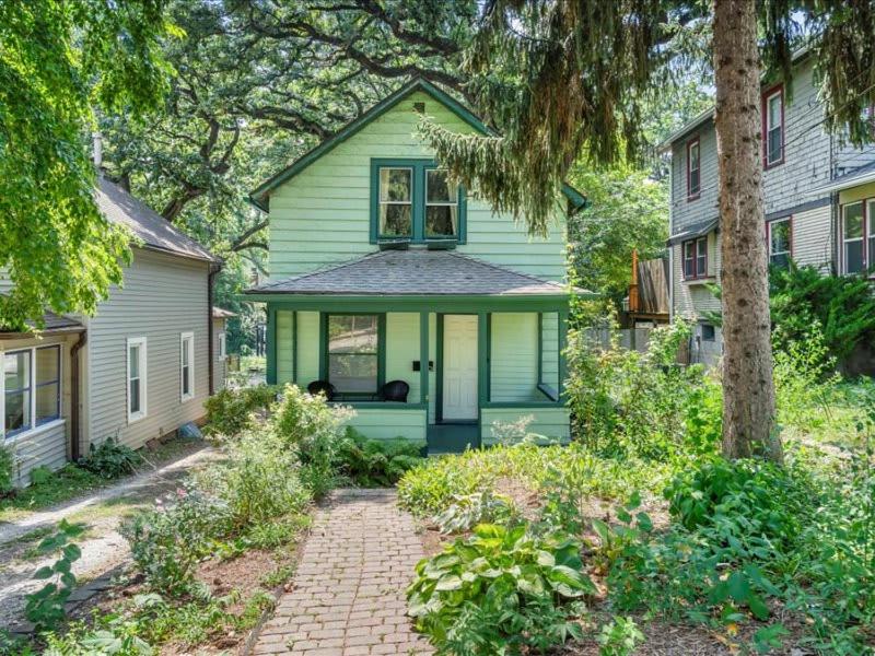 2 BR Home with Outdoor Oasis Near Downtown, Des Moines (updated prices