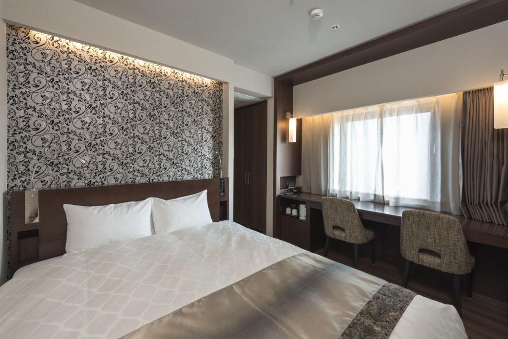 Ένα ή περισσότερα κρεβάτια σε δωμάτιο στο Nagoya Kanayama Hotel