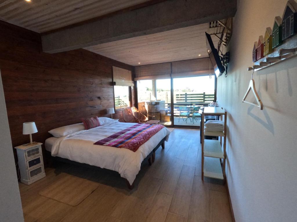 Postel nebo postele na pokoji v ubytování Esfera Pichilemu - Lodge