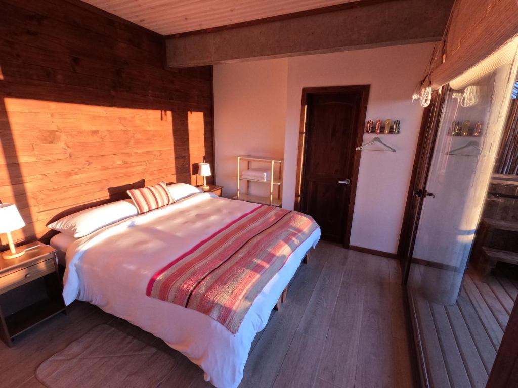 Postel nebo postele na pokoji v ubytování Esfera Pichilemu - Lodge