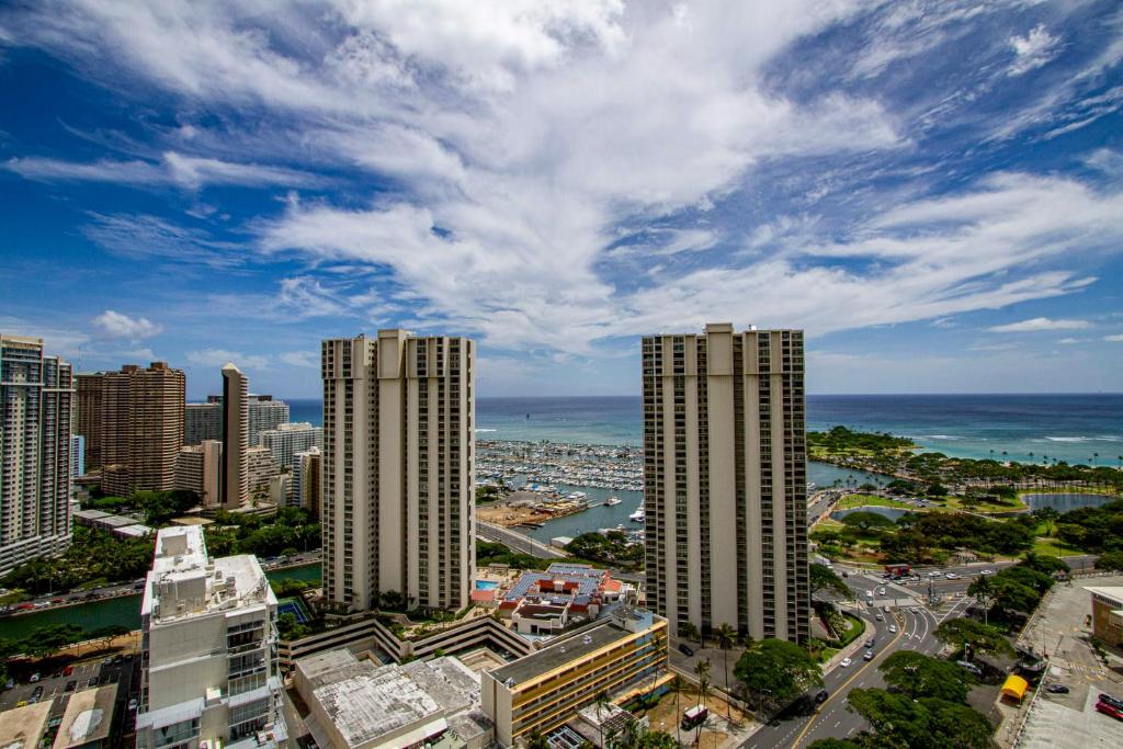 Ocean Views from balcony Walk to Beach and Mall 3024_1