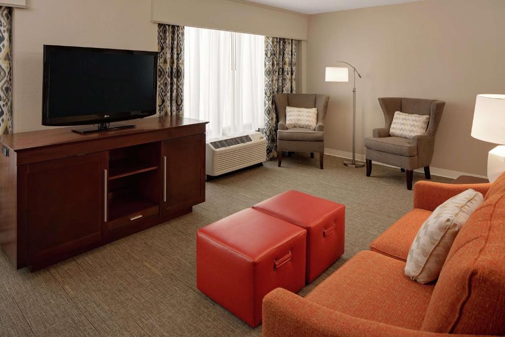 Hampton Inn Louisville Downtown - King Suite Met 1 Slaapkamer - Niet Roken