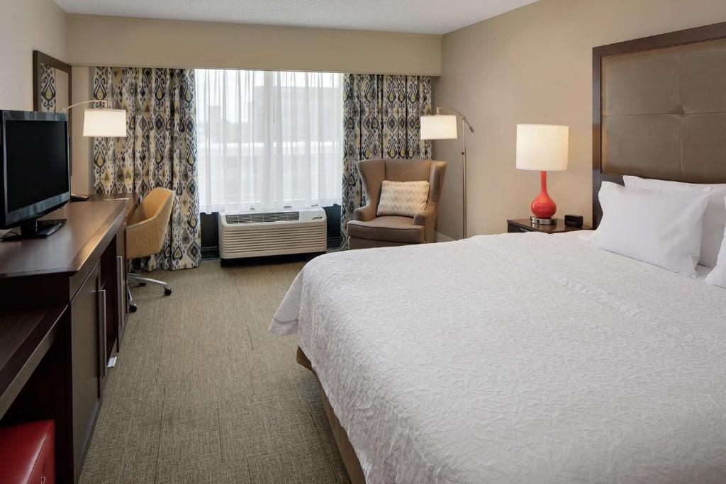 Hampton Inn Louisville Downtown - 