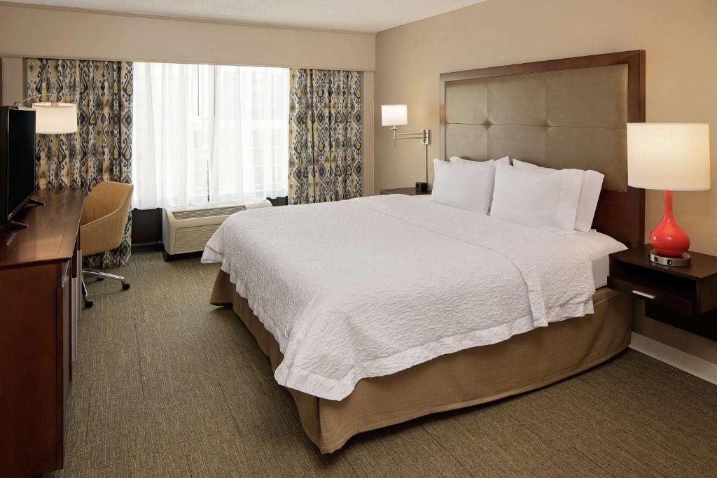 Hampton Inn Louisville Downtown - 