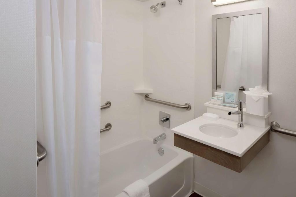 Hampton Inn Louisville Downtown - 