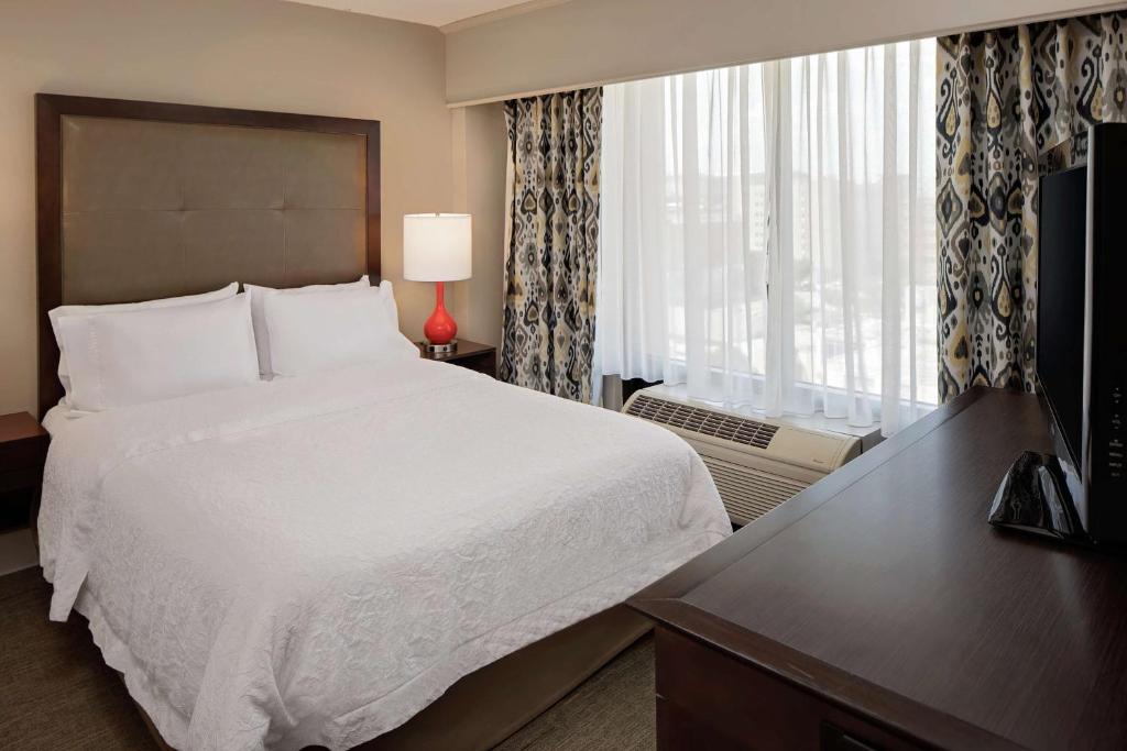 Hampton Inn Louisville Downtown - 