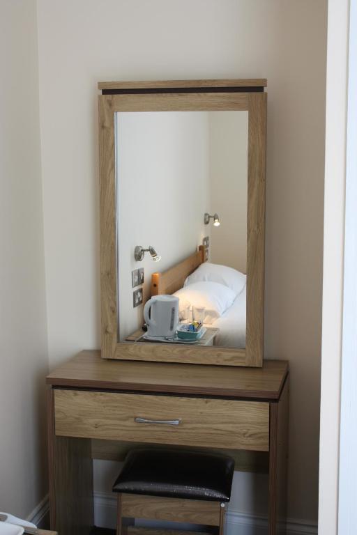 Earls Court Garden Hotel - Resim 25