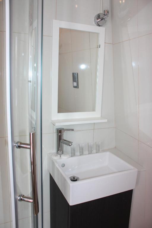 Earls Court Garden Hotel - Resim 14