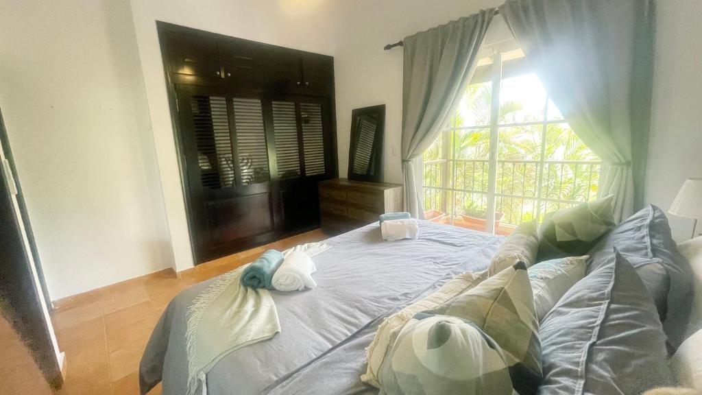 Postel nebo postele na pokoji v ubytování Cozy apartment Golf Course View in Punta Cana