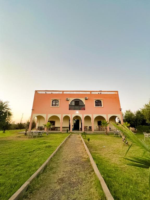 Ein Garten an der Unterkunft Guest House Qodwa