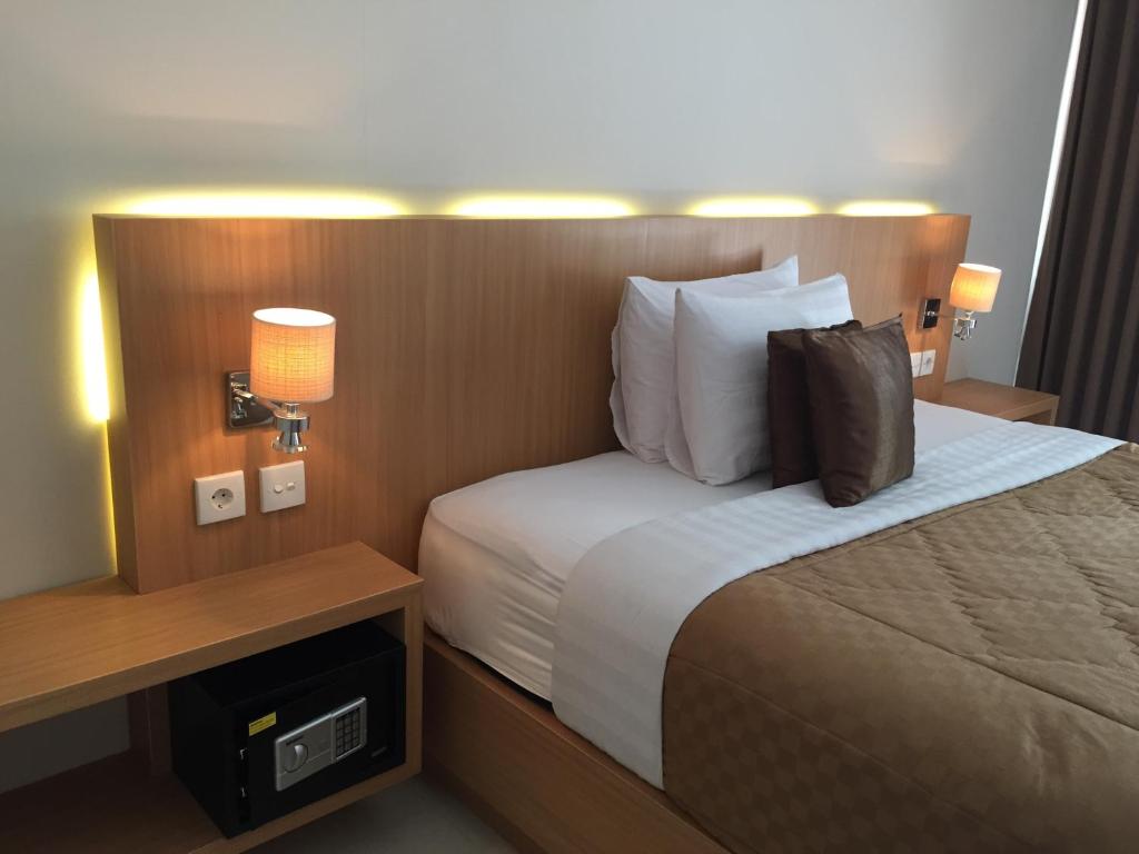 Teja Home Stay - Deluxe Double Room