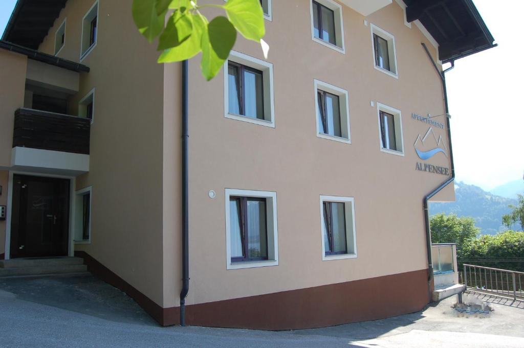 Budova, v ktorej sa apartmán nachádza