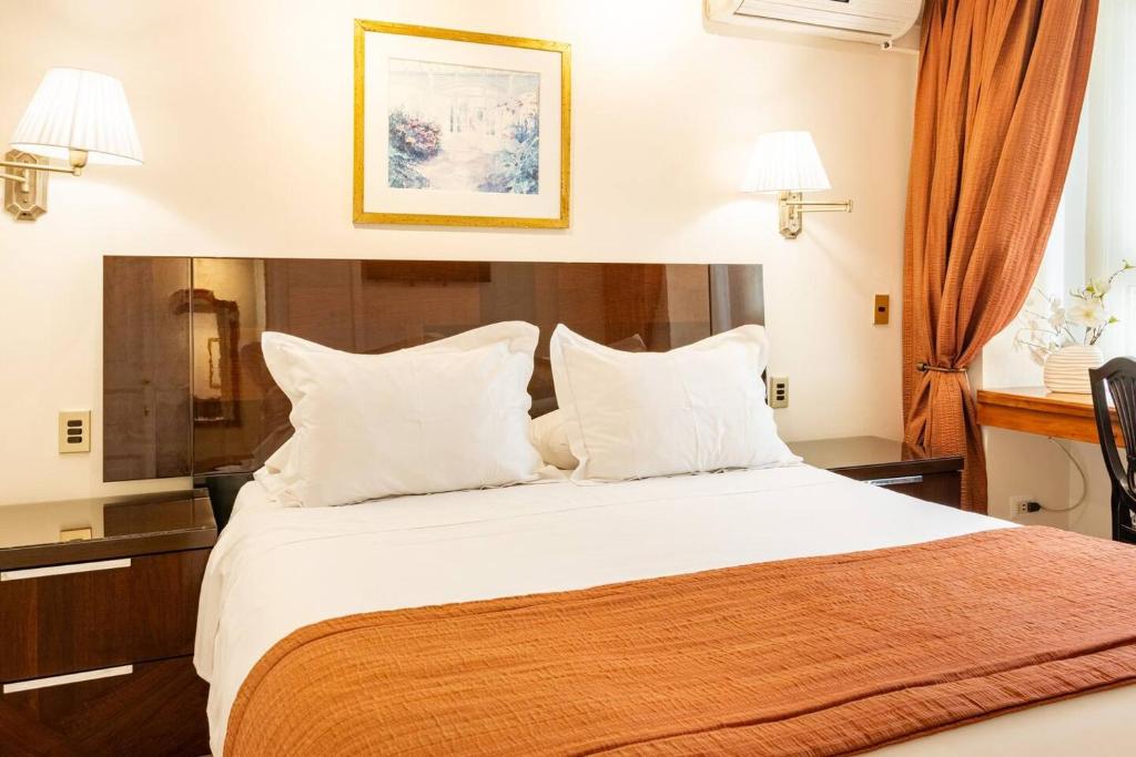 Postel nebo postele na pokoji v ubytování Orly Suites
