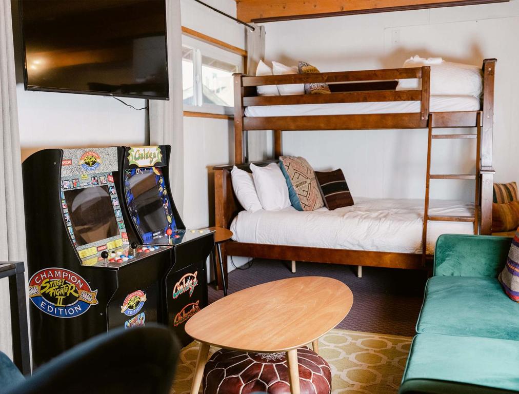 Grand Pine Cabins - Premium Family Studio