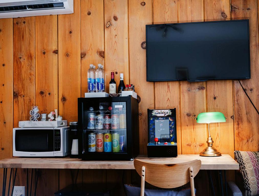 Grand Pine Cabins - Family Motel Room