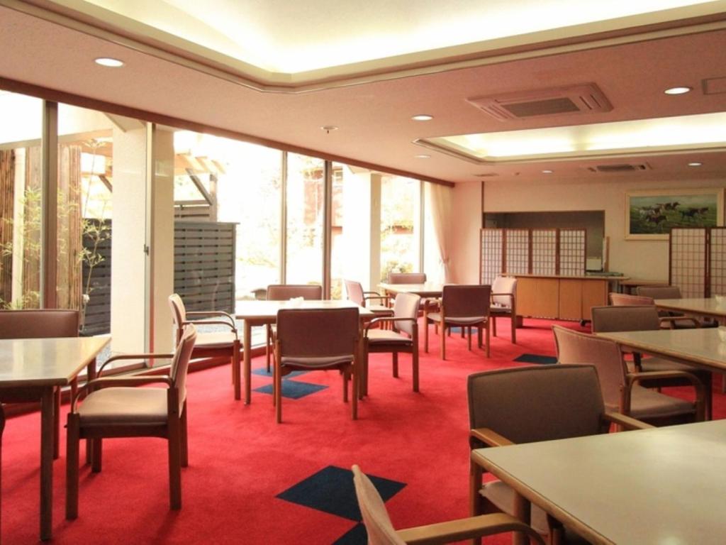 Posezení v ubytování 三朝温泉　桃園館