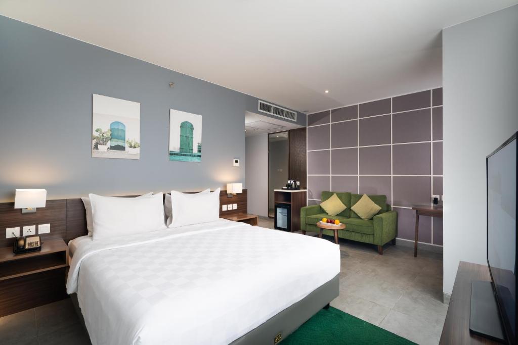 Postel nebo postele na pokoji v ubytování Swiss-Belinn Bogor