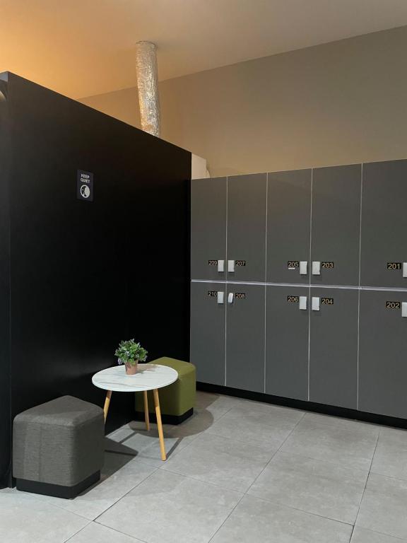 a room with lockers and a table and a table at PassGo Digital Airport Terminal 2 Soekarno Hatta in Rawabagol
