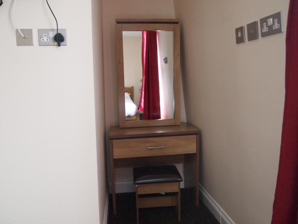 Earls Court Garden Hotel - Resim 41