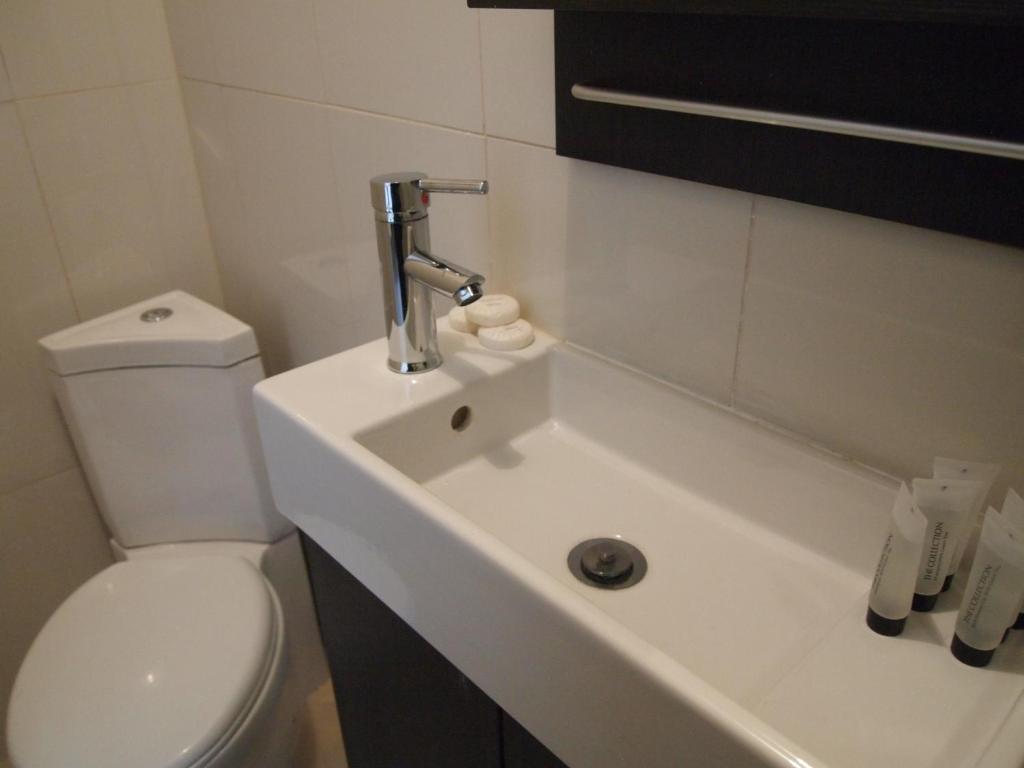 Earls Court Garden Hotel - Resim 32