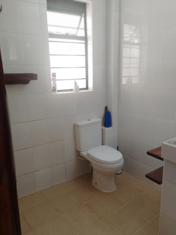 Koupelna v ubytování Belaire BnB Ruaka 1