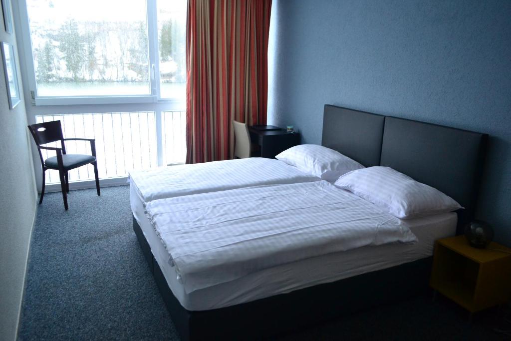 Postel nebo postele na pokoji v ubytování Hotel Les Rives Du Doubs