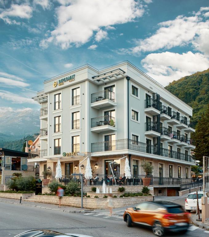 Nespecifikovaný výhled na hory nebo výhled na hory při pohledu z hotelu