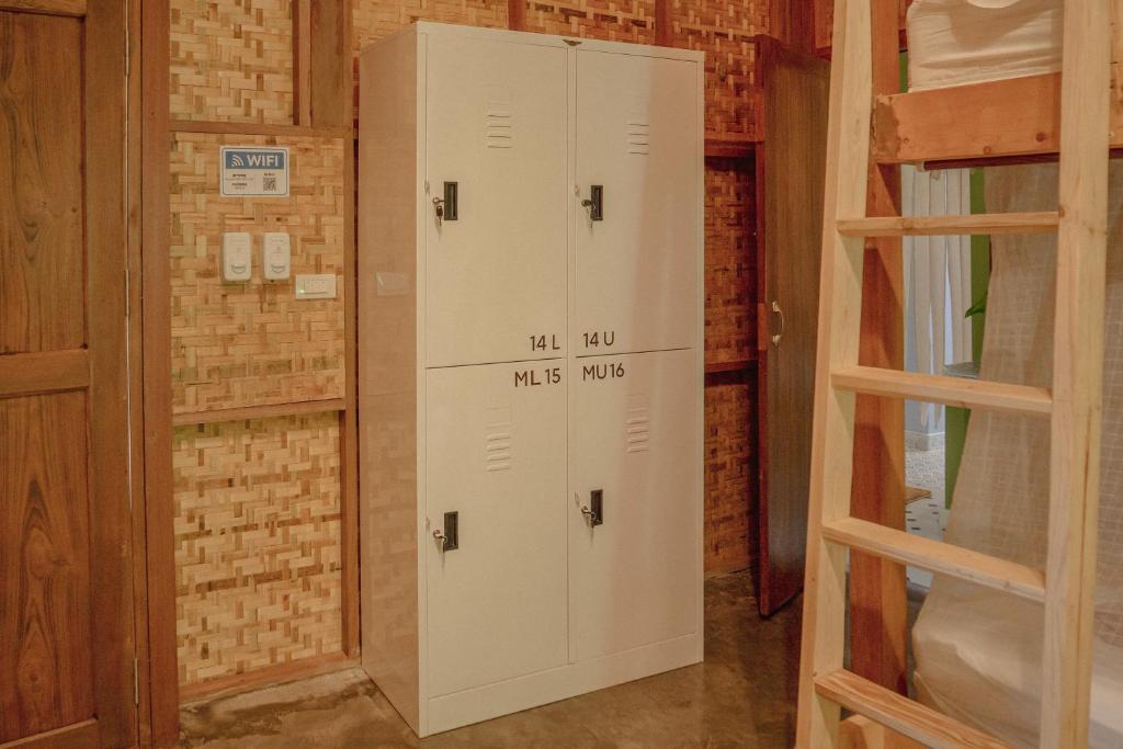 Society House Luxury Hostel - 19