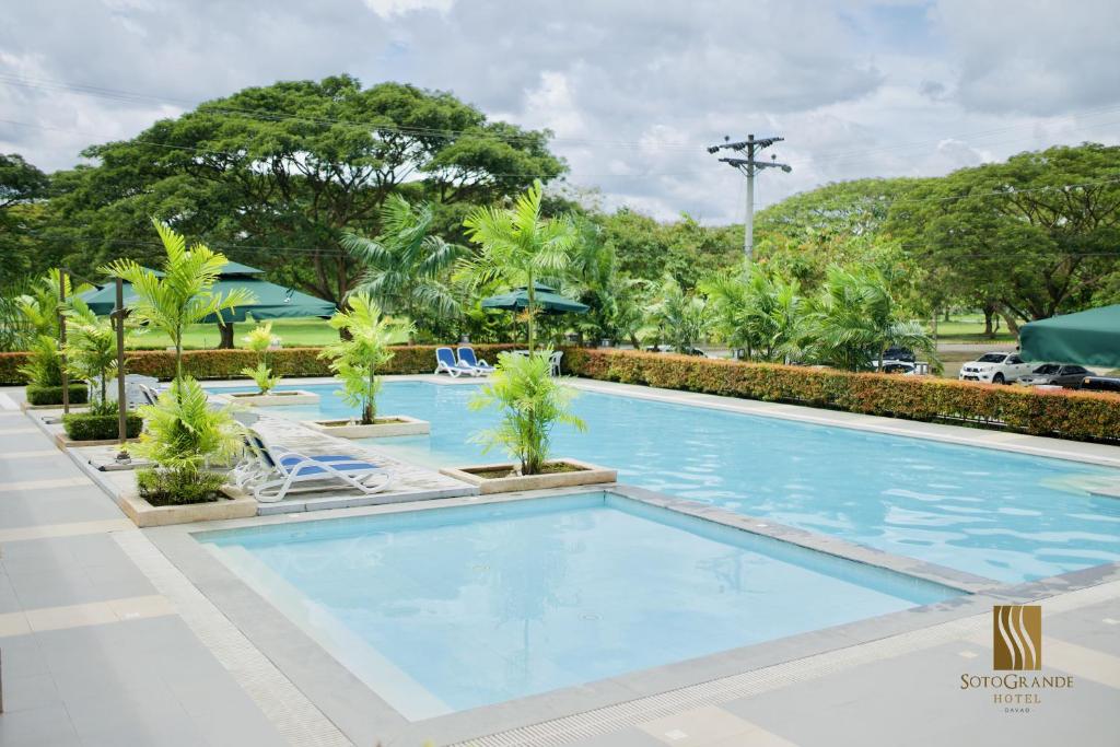 Bazén v ubytování Sotogrande Davao Hotel nebo v jeho okolí