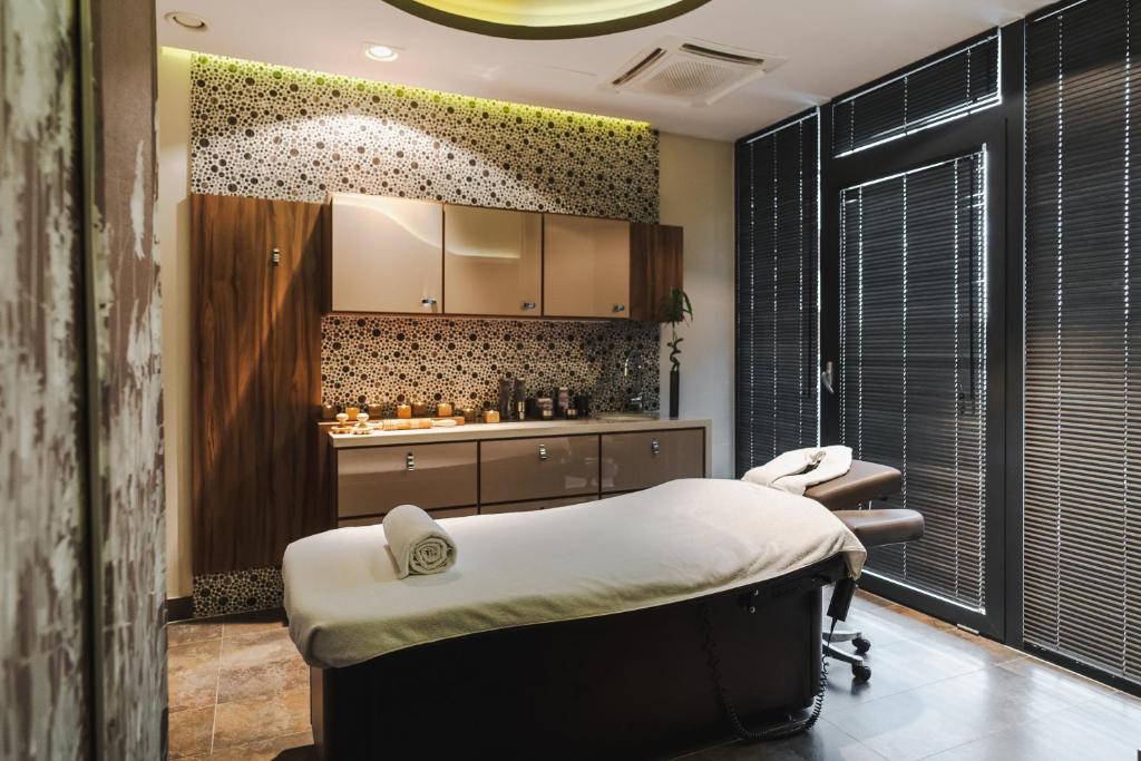 a hospital room with a bed and a counter at Hotel Mikołajki Leisure &amp; SPA in Mikołajki