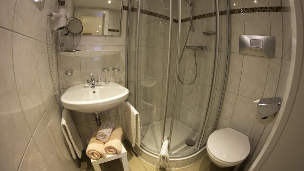 Koupelna v ubytování Pension Christophorus Hotel Garni
