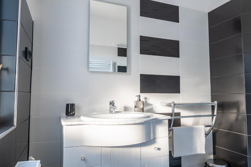 Łazienka w obiekcie Barát Vendégház - Cosy Guesthouse - Teljes ház privát udvarral - 4 szoba, 2 fürdő