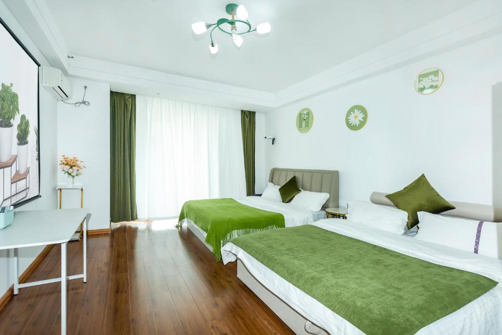 Postel nebo postele na pokoji v ubytování Dalian Hong Xi Yuan Apartment Wanda Plaza