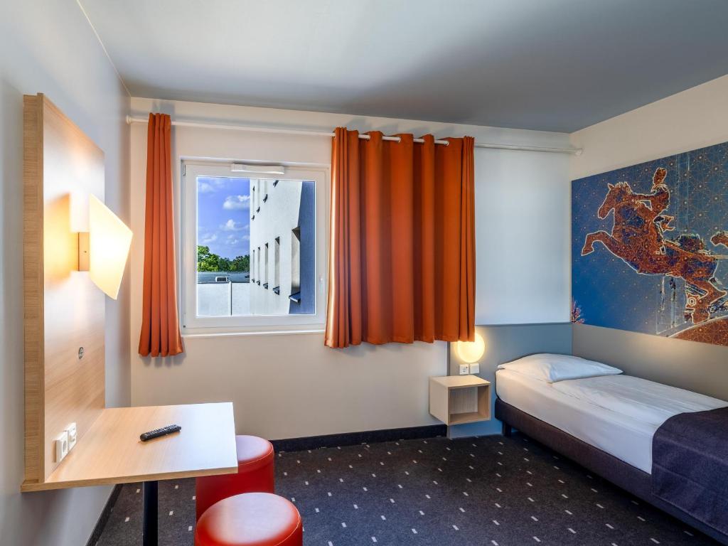 Postel nebo postele na pokoji v ubytování B&B HOTEL Magdeburg-City