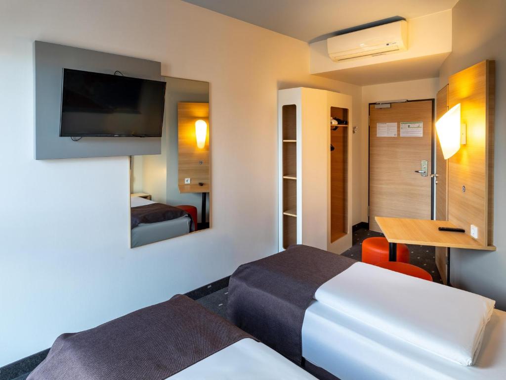 Postel nebo postele na pokoji v ubytování B&B HOTEL Magdeburg-City