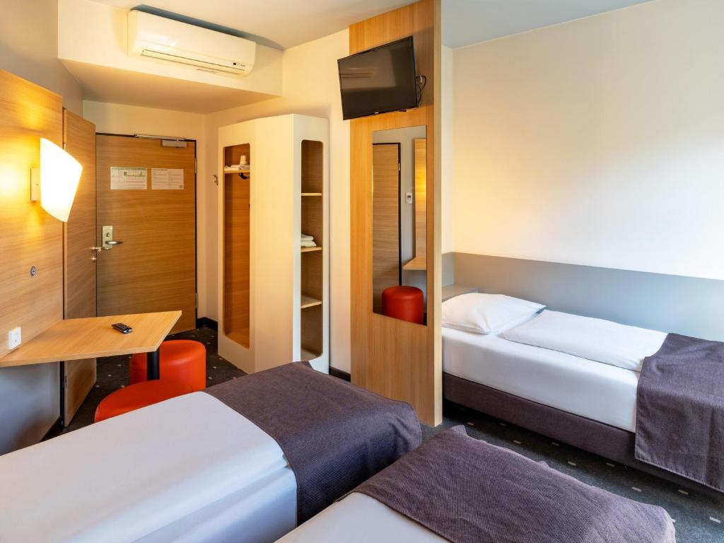 Postel nebo postele na pokoji v ubytování B&B HOTEL Magdeburg-City