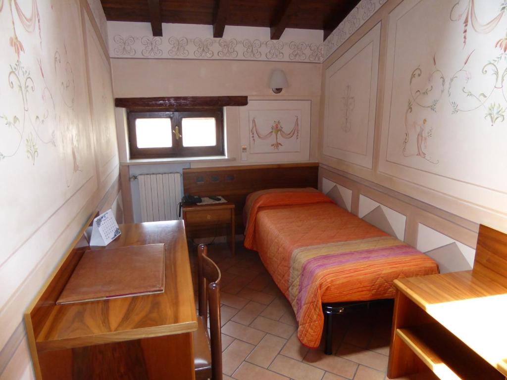 Postel nebo postele na pokoji v ubytování Albergo Giulia Gonzaga