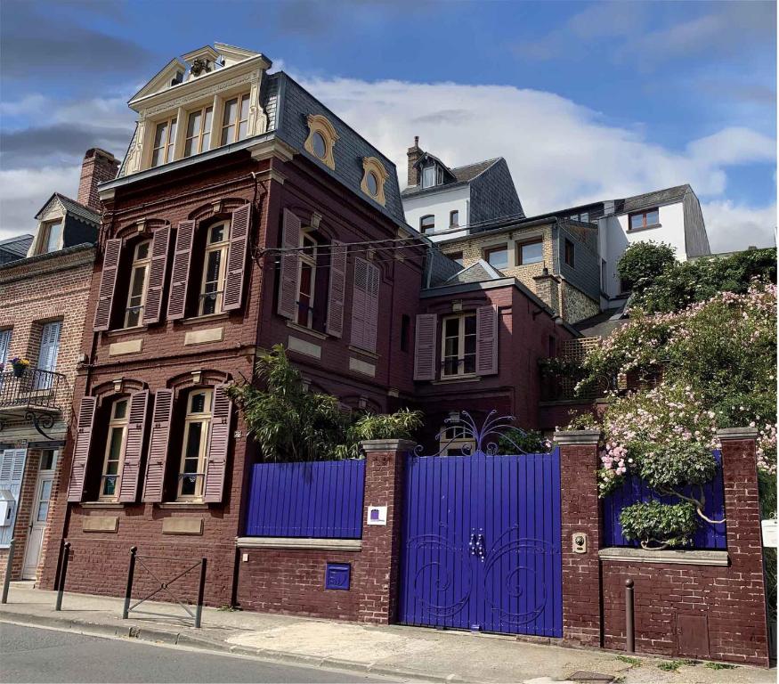 a house with a blue gate in front of it at Purple House in Saint-Valery-sur-Somme